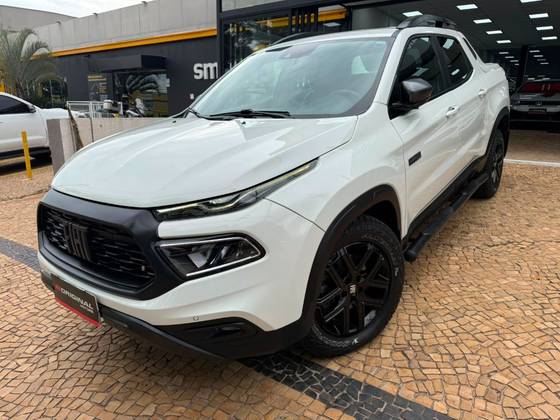 FIAT TORO 2.0 16V TURBO DIESEL ULTRA 4WD AT9 FIAT TORO 2.0 16V TURBO DIESEL ULTRA 4WD AT9